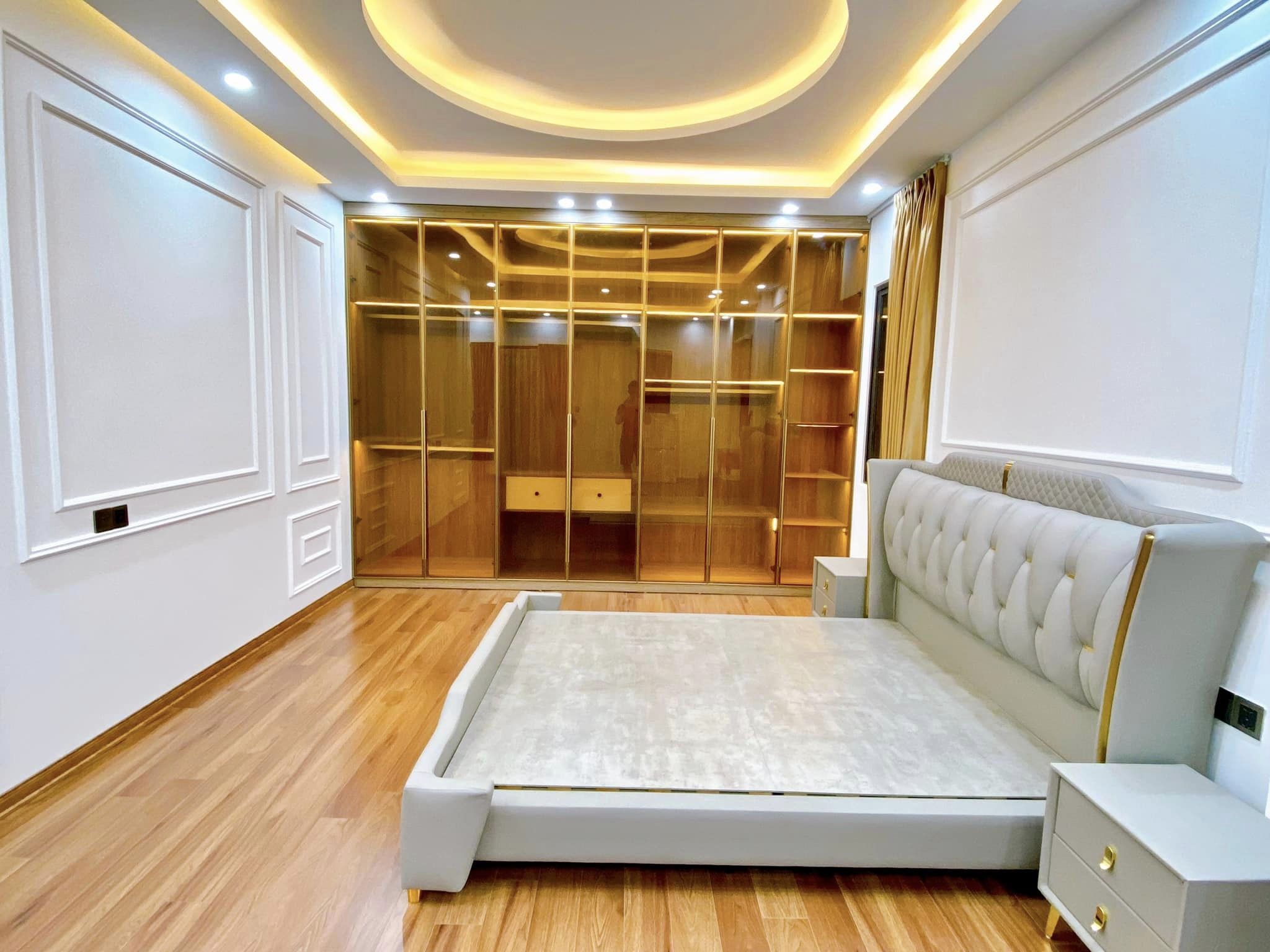 Bán nhà Bạch Mai 45m2, MT 5.2m, 5 tầng thang máy, sát phố giá 6,x tỷ.