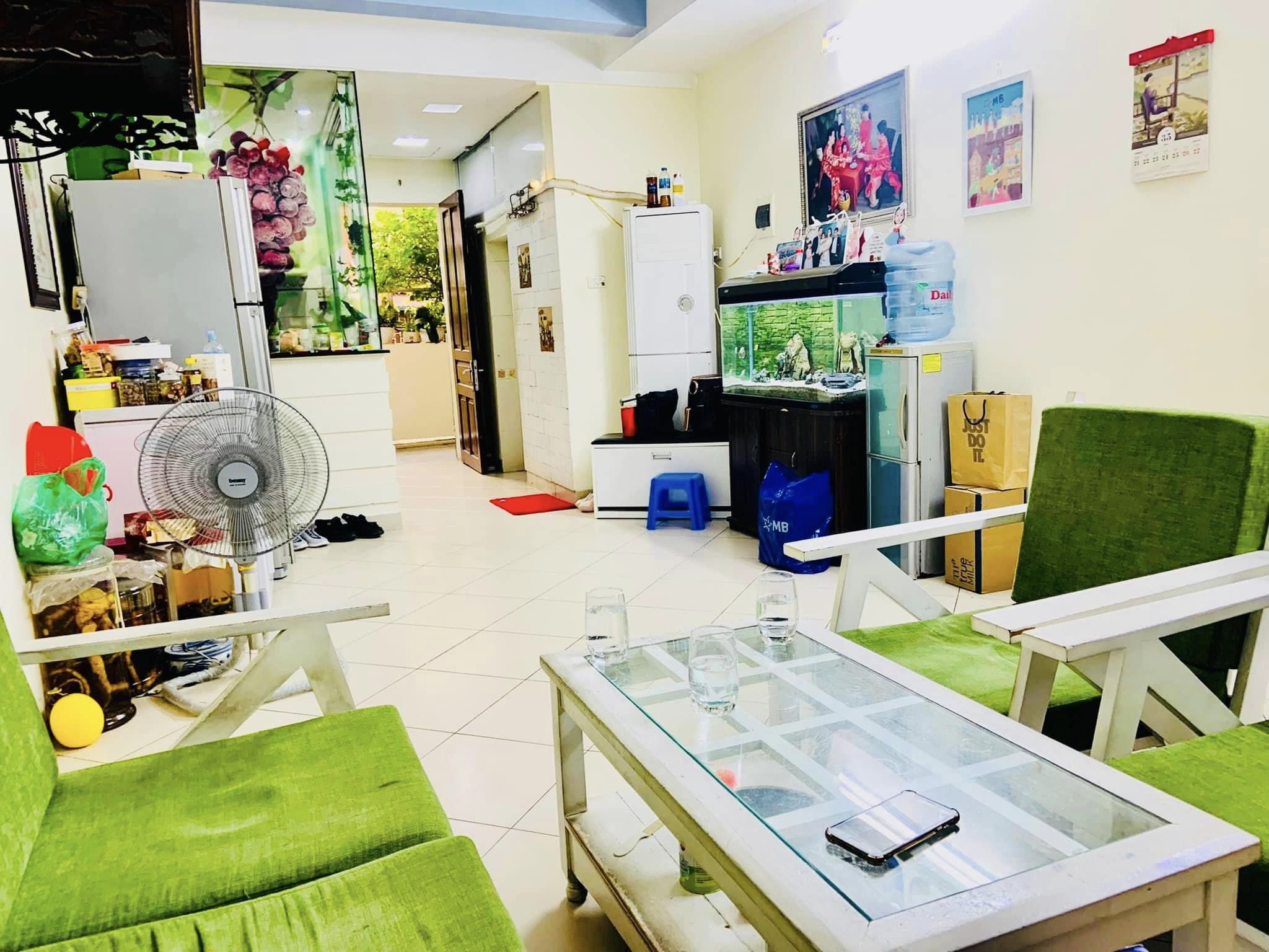 Bán Gấp CH Tập Thể Tầng 4 Kim Liên, Đống Đa. Diện Tích 70m2, 2 Phòng Ngủ Riêng Biệt. Sổ Đỏ. Giá 2 Tỷ (Gia Lộc).