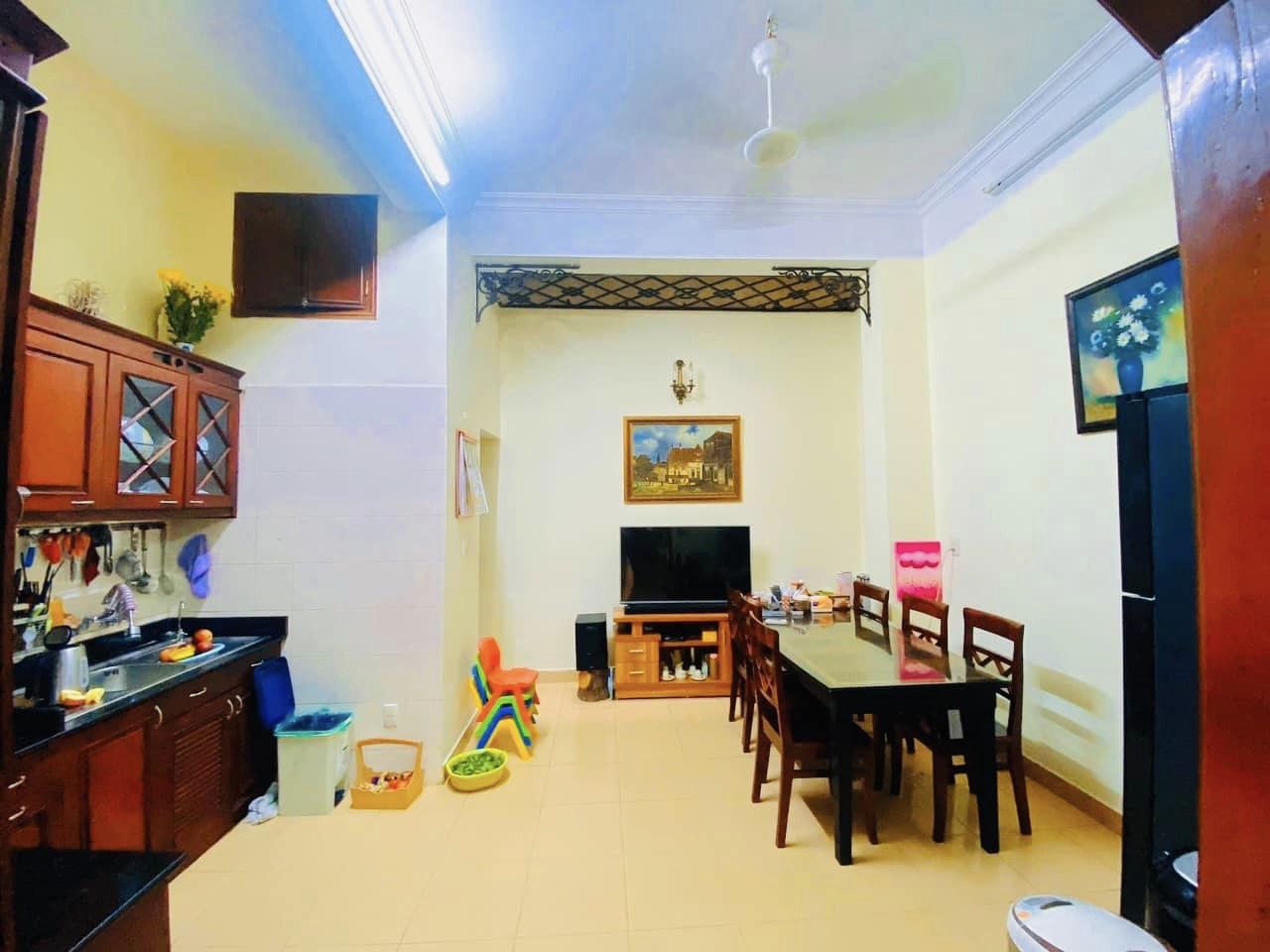 Mặt Hồ Hoàng Cầu Mặt Phố Mai Anh Tuấn 110M2 MT 6M 40 Tỷ.