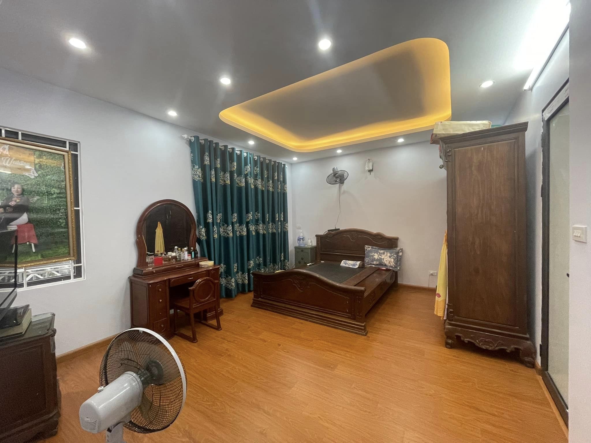 Bán nhà 94m2 phố Nghi Tàm, Tây Hồ 11 ngủ Dòng tiền khủng 2 Ô tô phi 10m 8.5 Tỷ.