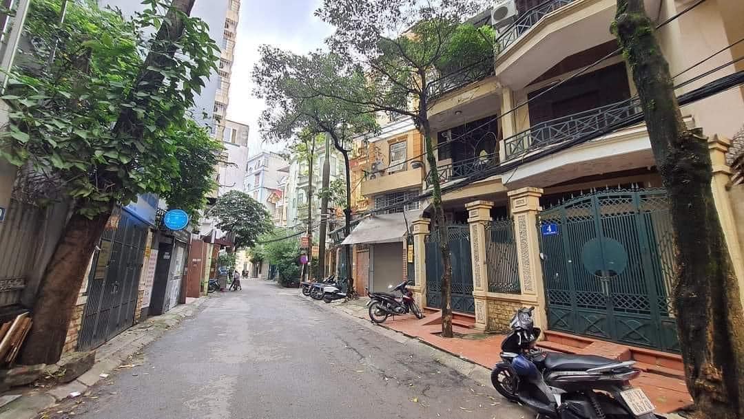 Bán Nhà Phân Lô Hoàng Cầu 49/55m2,4 Tầng, Mặt Tiền 4m, Giá 12.7 tỷ TL.