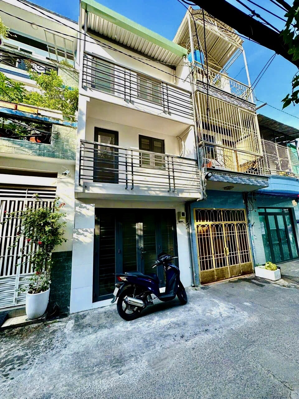 Bán nhà nhỏ đường Sơn Kì,DT:3.5x4m đúc 2 lầu ngay trường Đại Học giá 2.6 tỷ.