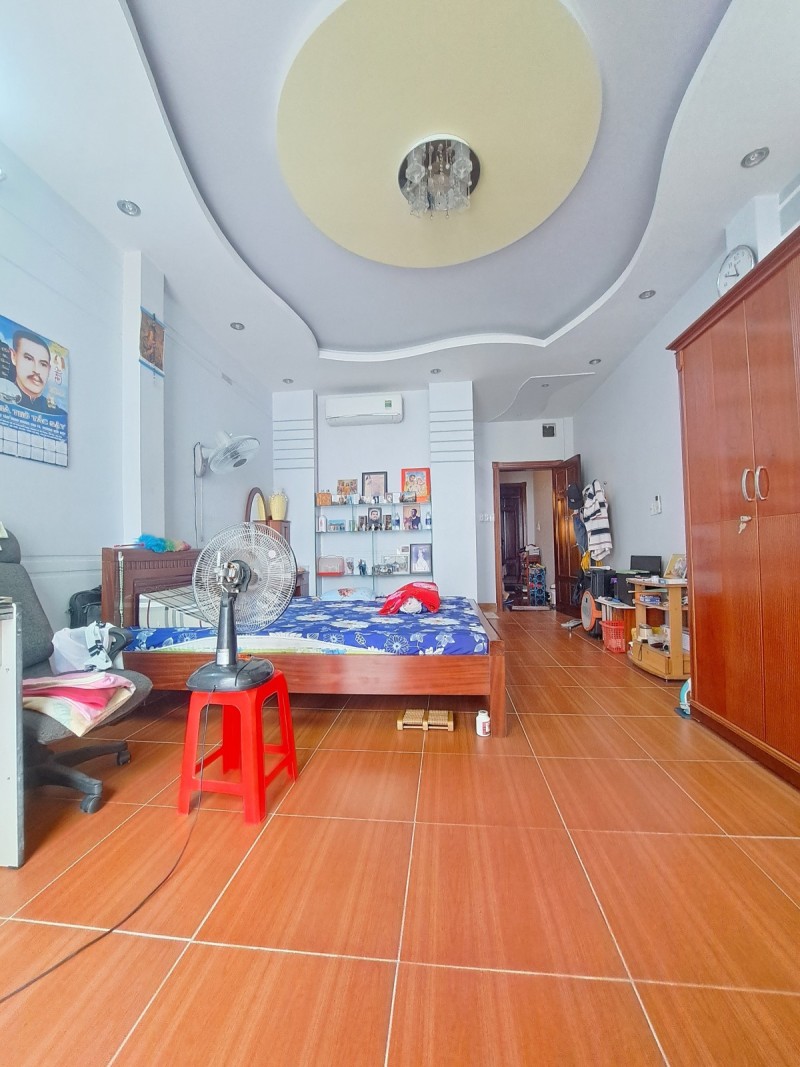 Bán nhà hẻm xe tải Đất Thánh, Tân Bình, 70m2, 5PN, rất đẹp, giá rẻ.