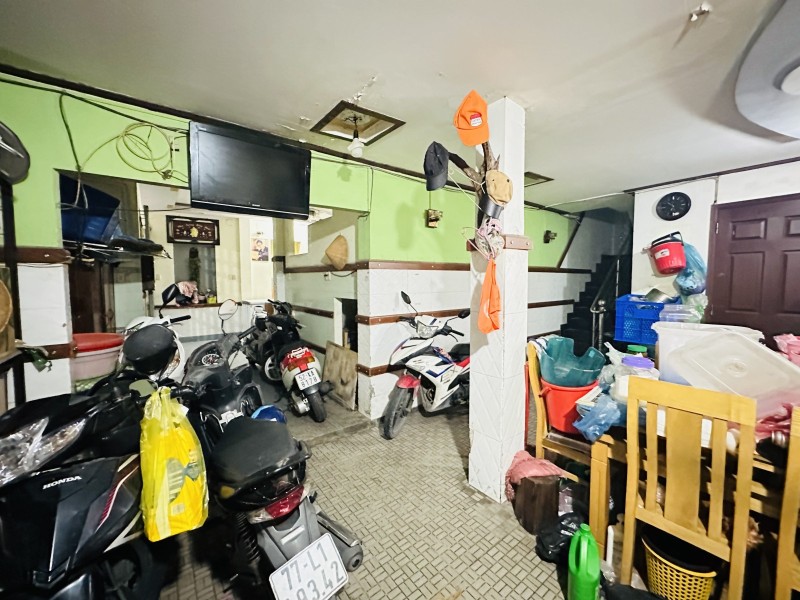 Bán nhà sát mặt tiền Đồng Nai, Quận 10, 10x12, 4 tầng, cực ngon, giá rẻ.