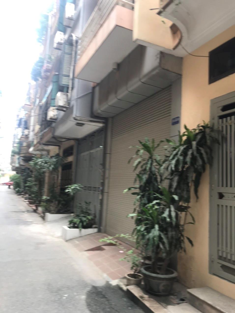 BÁN GẤP TRẦN QUỐC HOÀN, PHÂN LÔ, Ô TÔ KD CẦU GIẤY 65m2, MT 5,5m, GIÁ 9 tỷ TL.