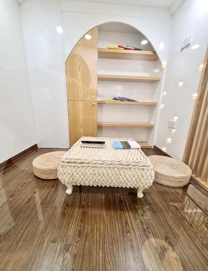 Bán nhà 45m2 phố Nghi Tàm, Tây Hồ Gara Ô tô tránh Thang máy Mặt tiền khủng Giá 7.5 Tỷ.