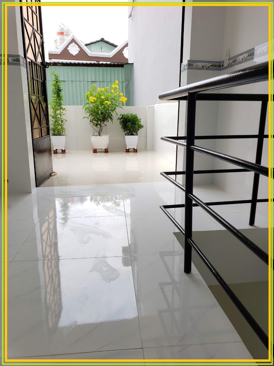 Bán rẻ nhà xinh 1 trệt 2 lầu sân thượng Phan Đăng Lưu Phú Nhuận TP.HCM.