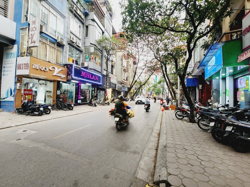 Bán nhà Mặt phố Vương Thừa Vũ, 6 tầng thang máy, vỉa hè KD đỉnh, 120m2,6T,MT 9m, 48 tỷ.