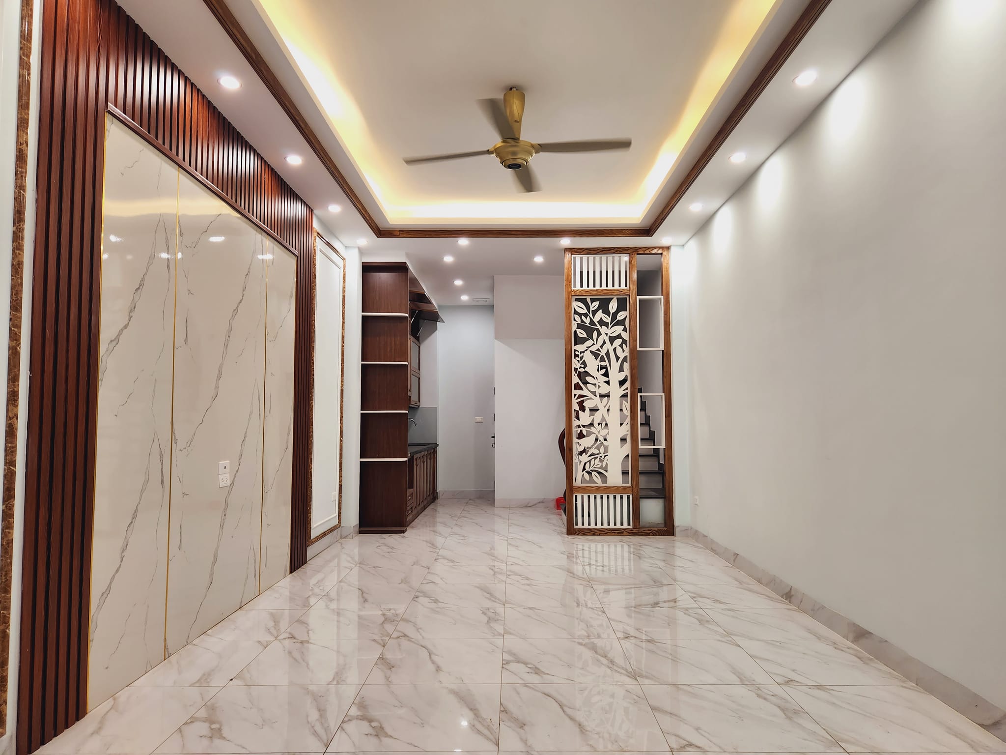 SIÊU PHẨM XÃ ĐÀN - BÁN NHÀ ĐẸP(6,64 TỶ)-CHỦ TỰ XÂY VUÔNG VẮN-Ô TÔ ĐỖ CỬA