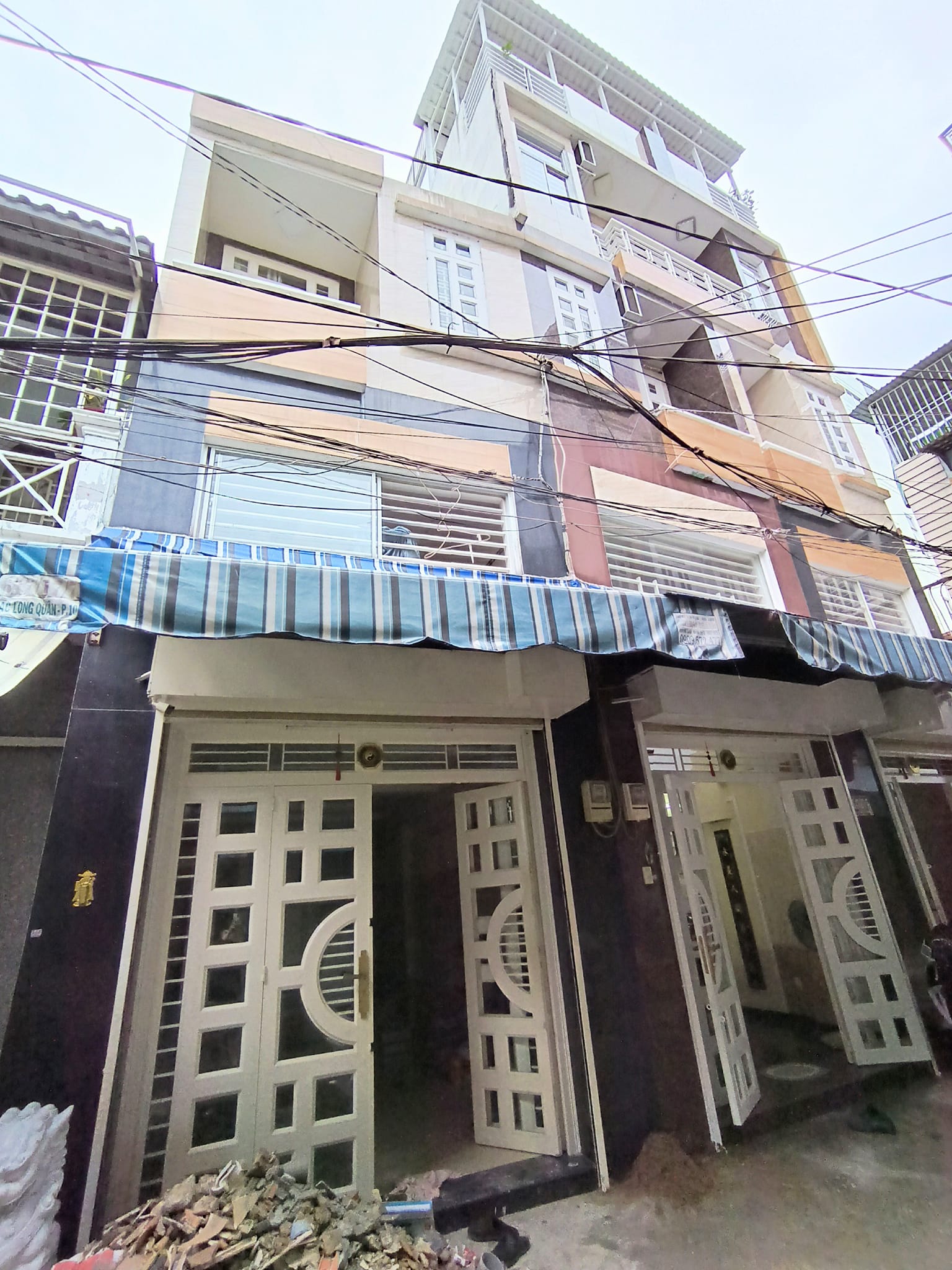 GIÁ CHỈ CÒN 4.95 TỶ TL - NHÀ LẠC LONG QUÂN NGAY CHỢ VẢI HXH - 35M2 - CHỦ Ở LÂU ĐỜI KẾT CẤU BTCT.