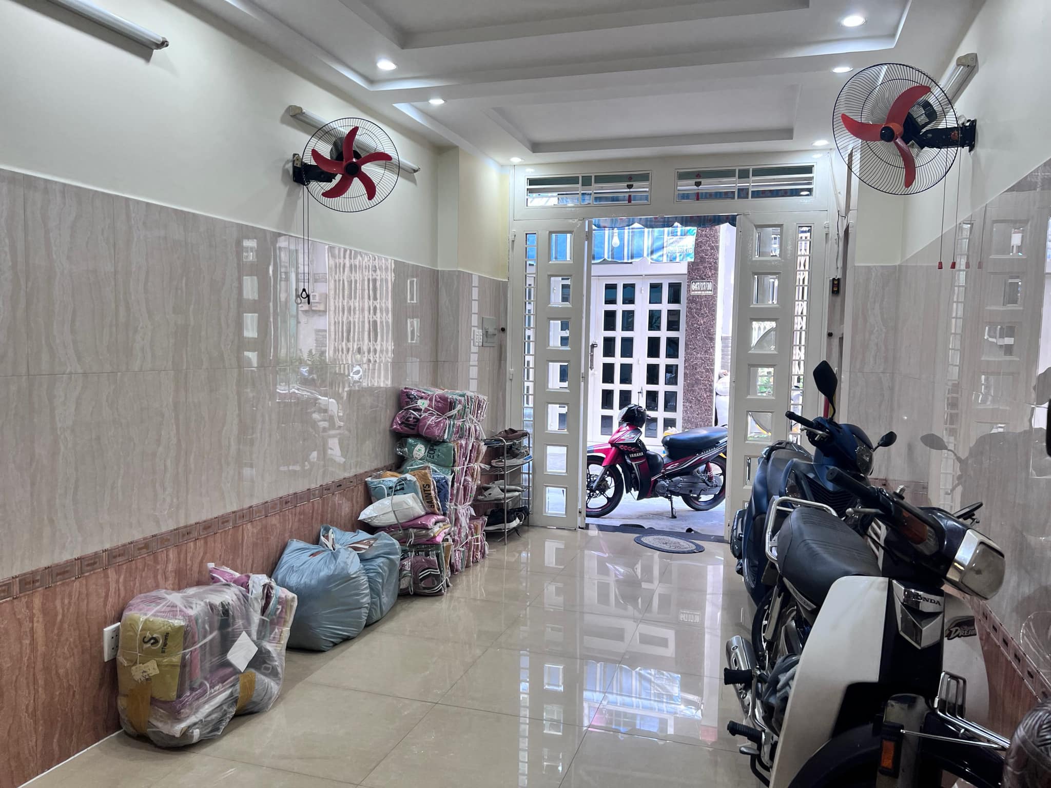 BÁN GẤP NHÀTÂN BÌNH HẺM 5M AN NINH - 3M x 9.1M - 5 TẦNG BTCT - CHỈ NHỈNH 4 TỶ.