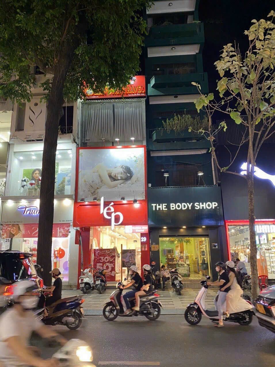 Bán nhà mặt phố tại Đường Cao Thắng, Quận 3, Tp.HCM diện tích 200m2 giá 20 Tỷ