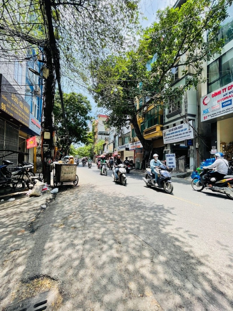 Bán nhà Đê La Thành, Đống Đa, 30m2, 3 tầng, MT4m, gần phố, nhỉnh 3 tỷ.