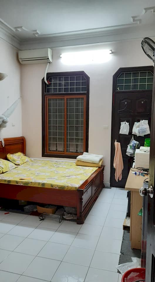 Bán nhà Phạm Ngọc Thạch, vỉa hè, oto tránh, kinh doanh, 32m2, nhỉnh 8 tỷ, LH Ms Linh.