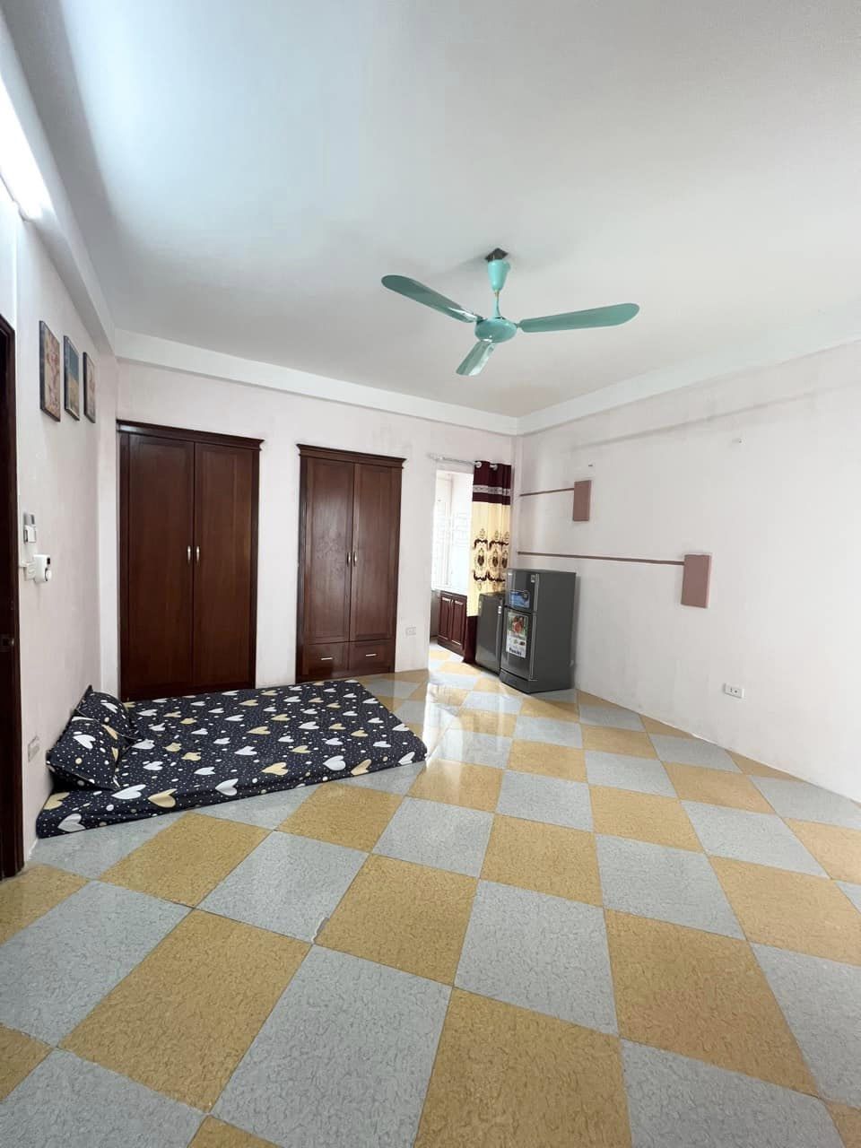 Giảm 500 tr Cần bán gấp nhà ngõ 79 Cầu Giấy 40m2, 5T, đẹp lung linh về ở ngay,năm thu gần 500tr, nhỉnh 4 tỷ