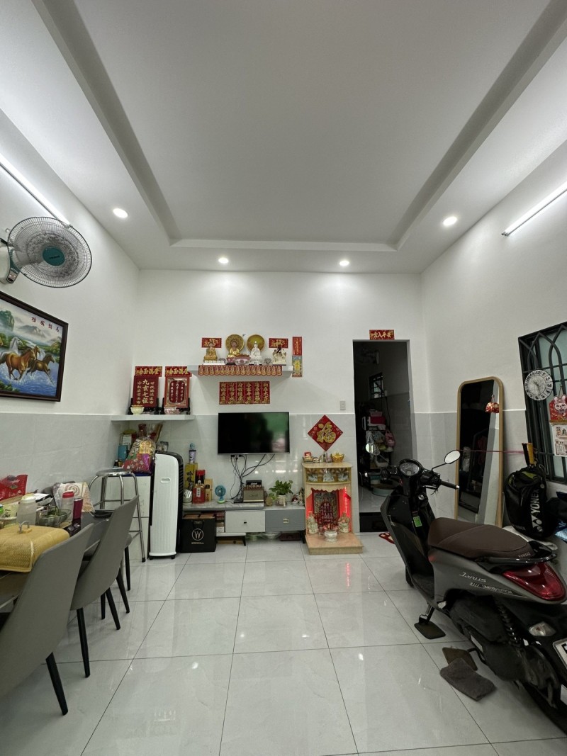 Bán Nhà Đẹp Ở Ngay Hậu Giang , Q6, 2 tầng, 3PN, SHR Vuông Vức, Chỉ 3.7 tỷ.