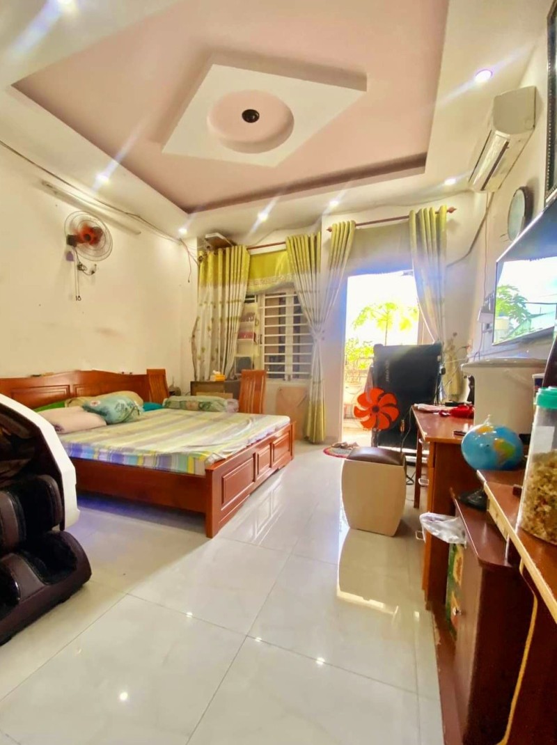 Bán gấp nhà Lý Thái Tổ, Quận 10, 4x14, 4 tầng, hẻm 8m, giá cực rẻ.