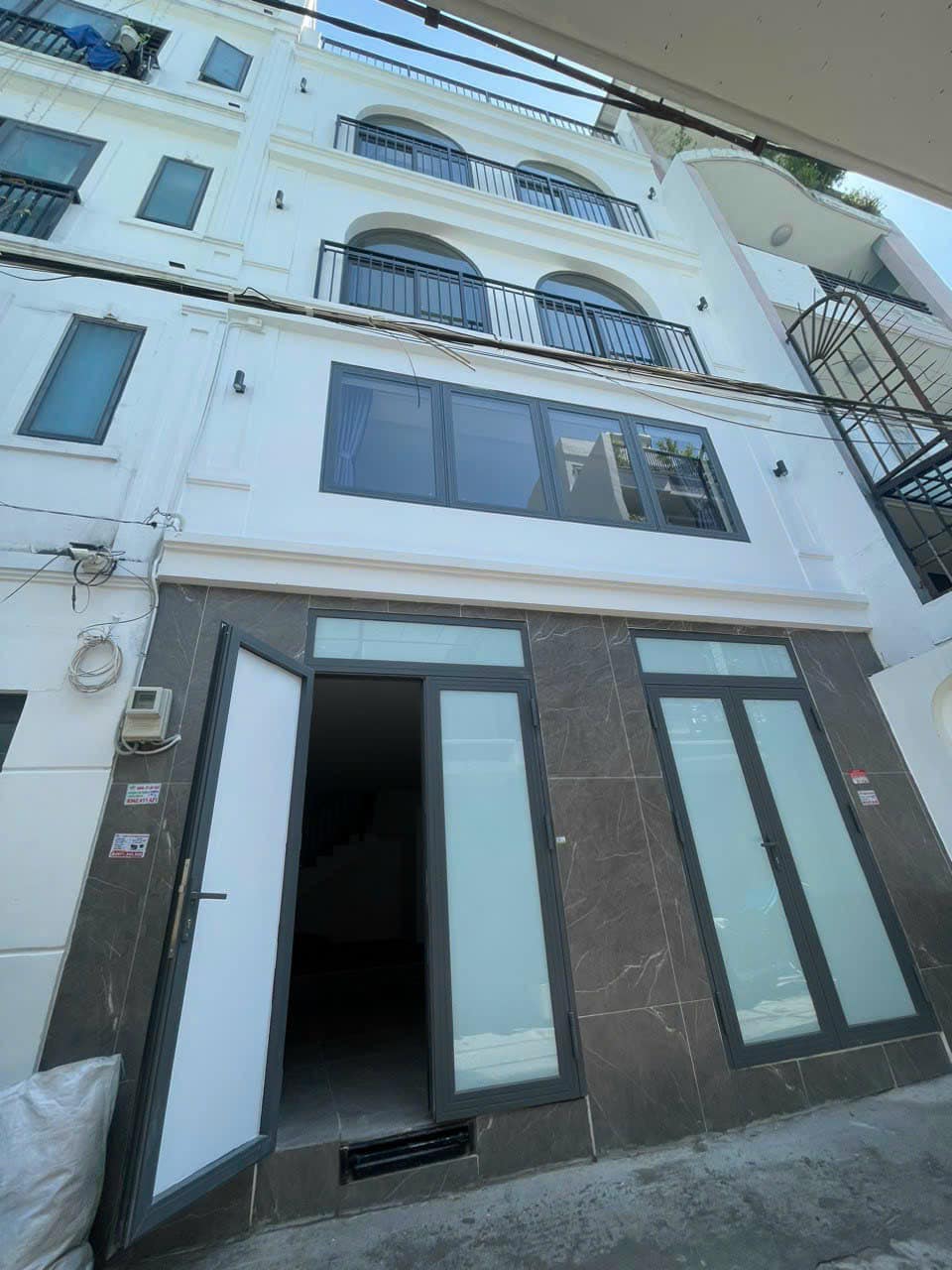 HÀNG ĐẦU TƯ GIỮ TIỀN - CHDV XINH LUNG LINH - NGAY ĐẠI HỌC VĂN LANG - 51.5M2 - CHỈ 5.9 TỶ.