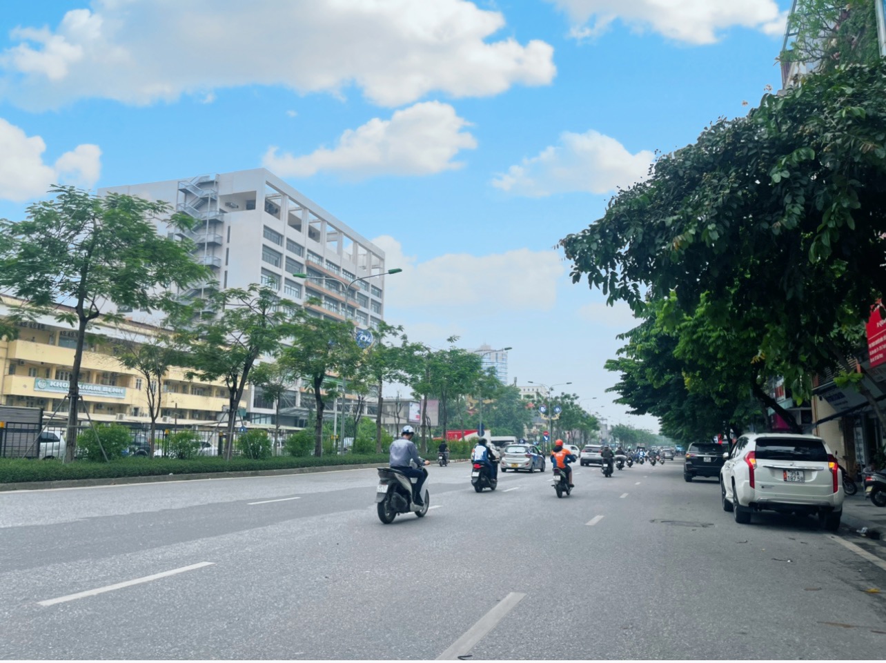 Bán gấp, siêu hiếm mặt Phố Giải phóng, toà nhà 9 tầng thoáng trước sau,thang máy nhập khẩu,kinh doanh, vị trí đẹp.Dt 90m2 x 9tầng, mt 6,5m, 57,5tỷ