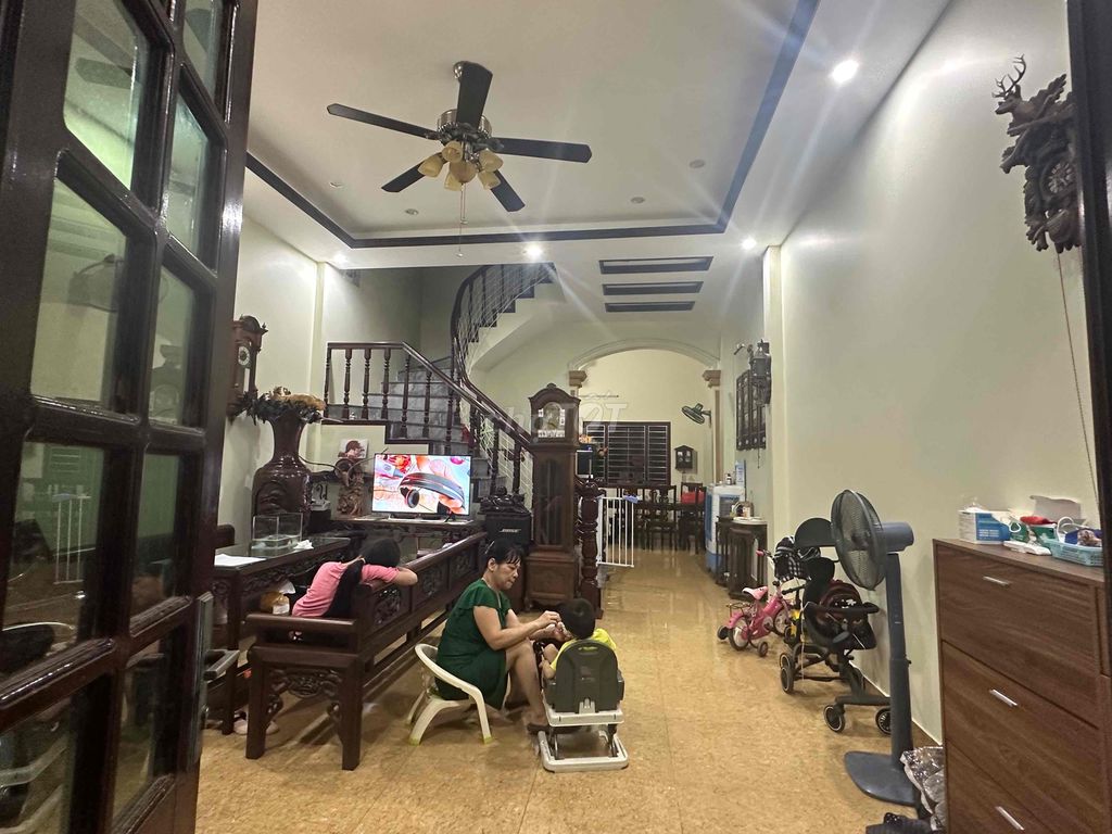 Chính chủ bán nhà 4 tầng 55m2 mặt tiền 5m, oto đỗ cổng, quay đầu tại Đinh Công, Hoàng Mai, Hà Nội