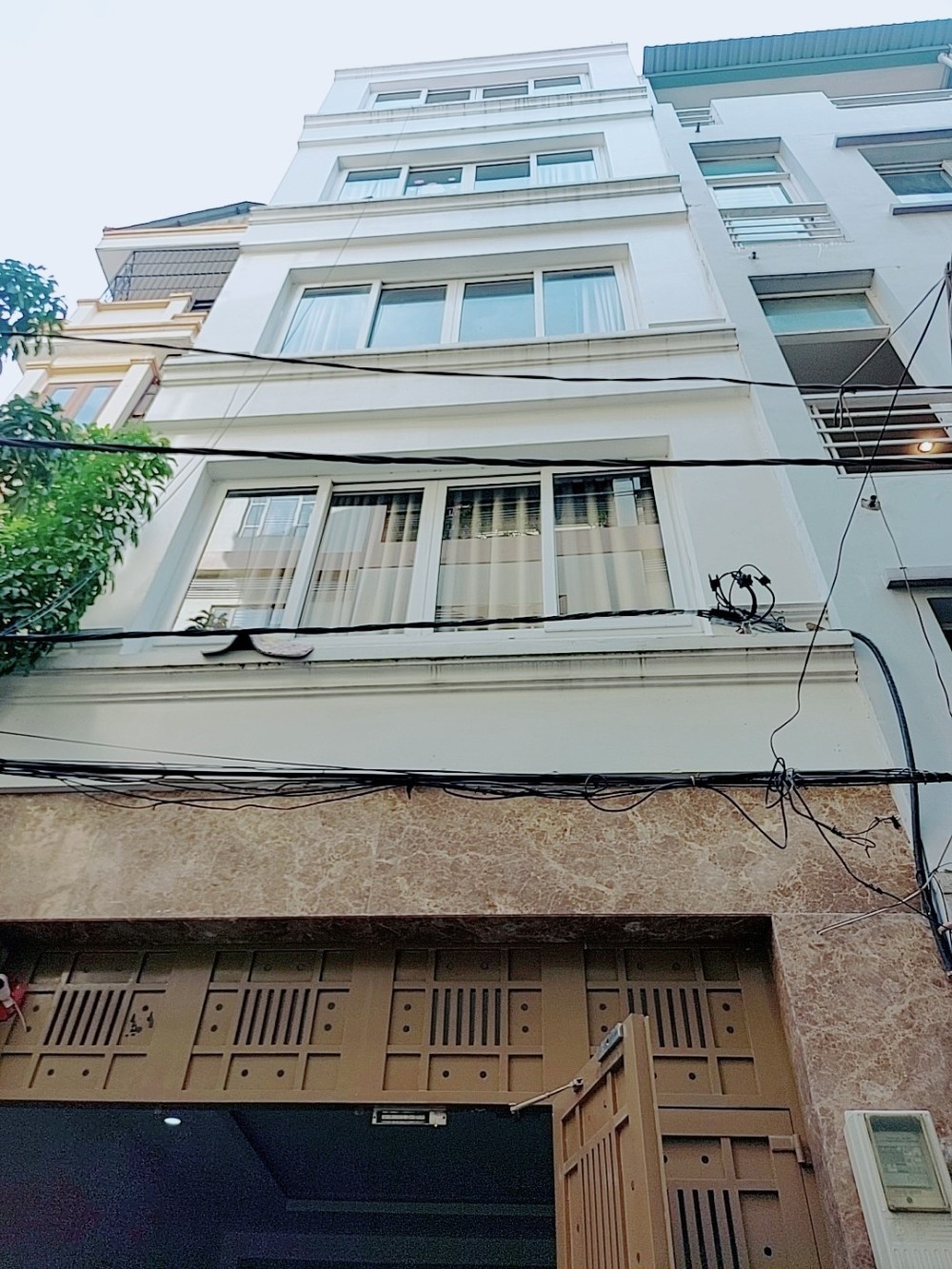 Chủ Gấp Bán Định Cư, 80m2 (4x20) 5 Tầng, Trần Hưng Đạo Quận 1, Thu nhập 100tr.tháng.