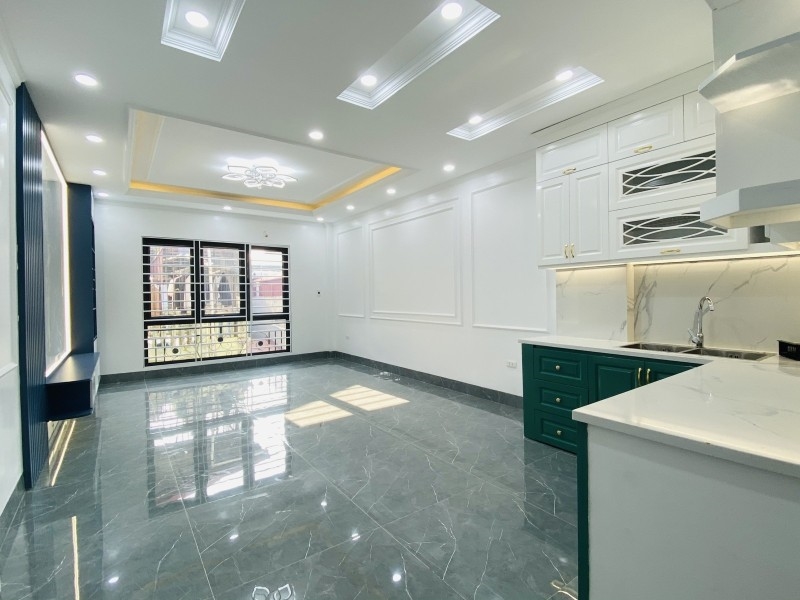 Bán nhà mới ở luôn phố Vĩnh Hưng, DTSD 60m2 x 6 tầng, MT 5m, Giá chỉ nhỉnh 6 tỷ