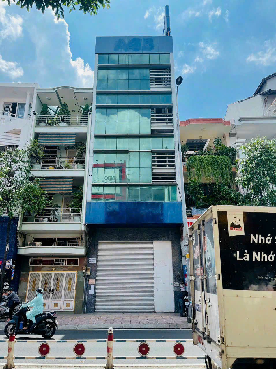 Bán nhà mặt phố tại Đường Tôn Thất Tùng, Phường Bến Thành, Quận 1, Tp.HCM diện tích 300m2 giá 55 Tỷ