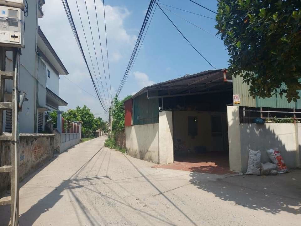 Cần Bán Gấp căn nhà 2 tầng kinh doanh siêu đẹp. Lô Góc chỉ đạo ,Văn Lâm.