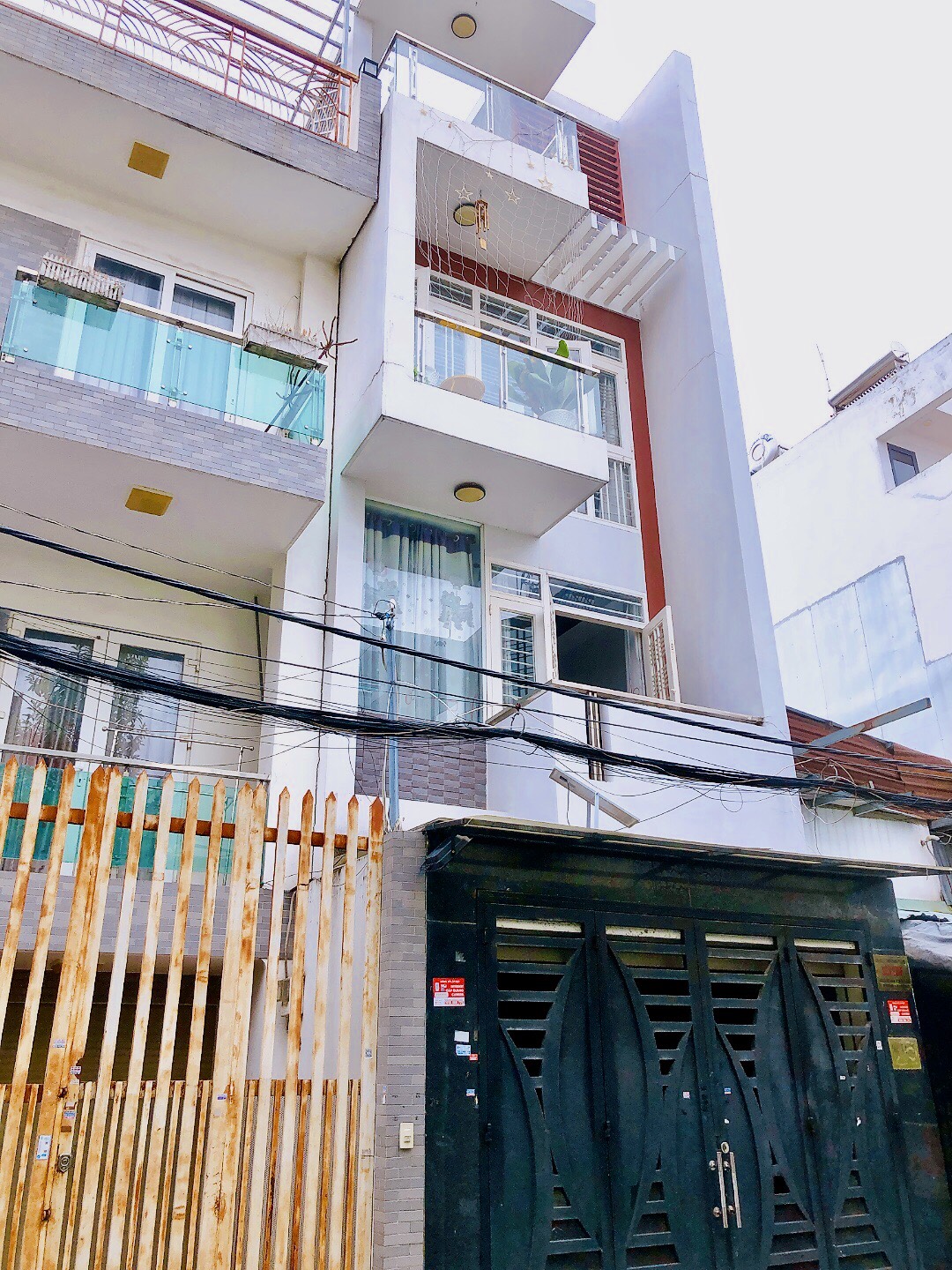 Bán nhà khu vip có công viên đường Trần Văn Ơn,DT:4x17m đúc 3 lầu giá 8.8 tỷ.