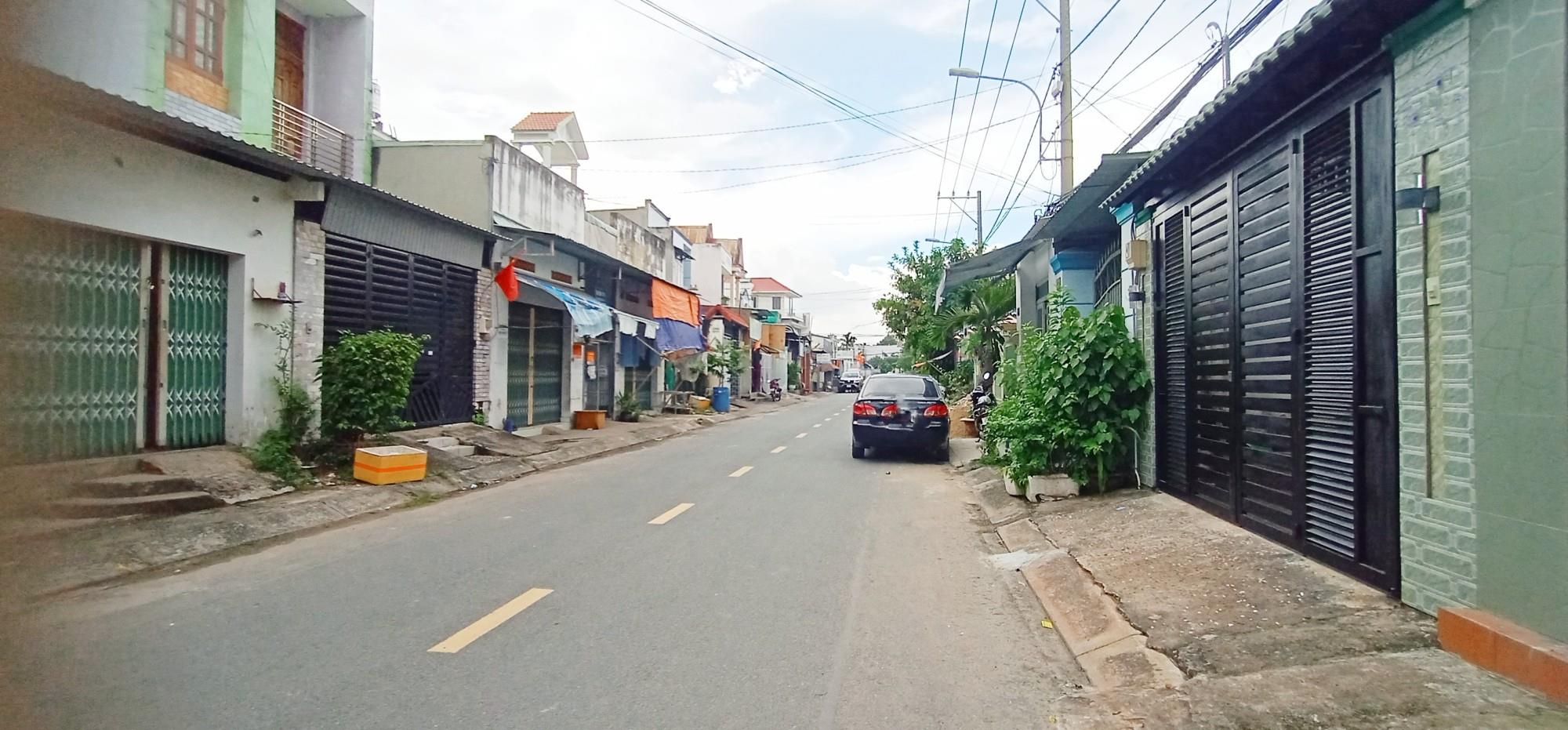 Bán gấp nhà Đường 1 Long Trường, Thủ Đức, 250m2, giá chỉ hơn 6 tỷ.