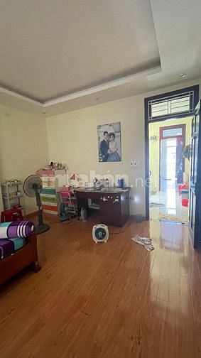 Cần bán nhà hẻm xe hơi 215 Nguyễn Xí, Bình Thạnh 4x15m 2 lầu sân thượng.