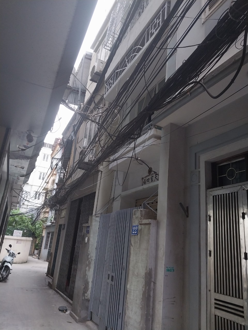 SIÊU PHẨM CẦU GIẤY – HÀNG XÓM QUẬN ỦY – Ô TÔ 16 CHỖ ĐỖ CỔNG – GẦN HỒ - NHỈNH 5 TỶ.