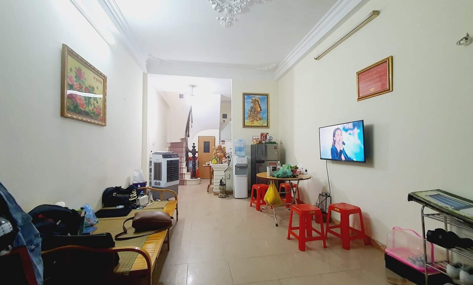 HIẾM CẦU GIẤY – NHÀ DÂN XÂY KCBT CHẮC CHẮN – Ô TÔ – AN NINH TỐT*4 TẦNG – 35M, 4.05 TỶ.