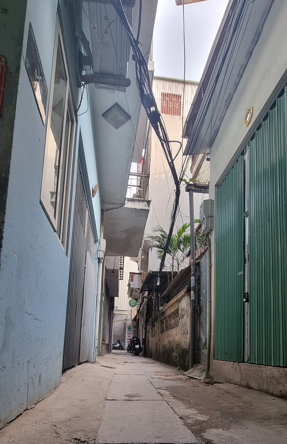 QUÁ HIẾM TRẦN DUY HƯNG - LÔ GÓC – BÁN ĐẤT TẶNG NHÀ - VÀI BƯỚC RA PHỐ - NGÕ RỘNG – 48 M2, 5.6 TỶ.