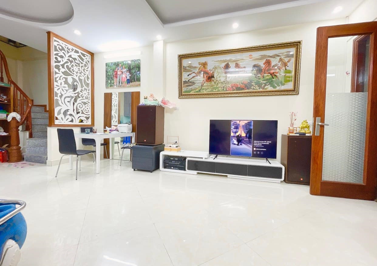 BÁN NHÀ VÕ CHÍ CÔNG – NHÀ ĐẸP GẦN PHỐ - NỘI THẤT CAO CẤP - AN NINH TUYỆT VỜI – 45M, MT 4.5M, 5.6 TỶ.