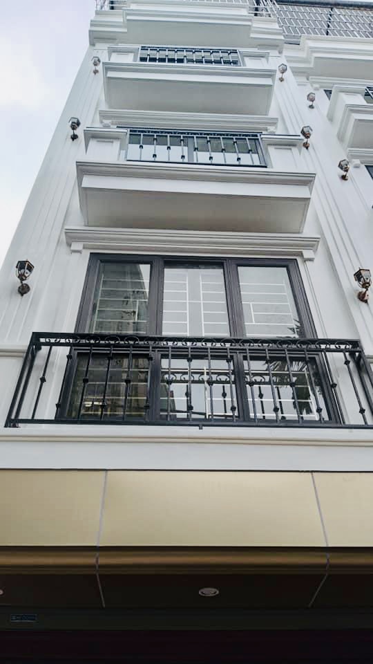 BÁN NHÀ LĨNH NAM QUẬN HOÀNG MAI - 34M 5 TẦNG MT 4M - NHỈNH 3 TỶ OTO 1.25 TẤN LÙI CỬA NGÕ THÔNG NHÀ MỚI ĐẸP Ở NGAY.