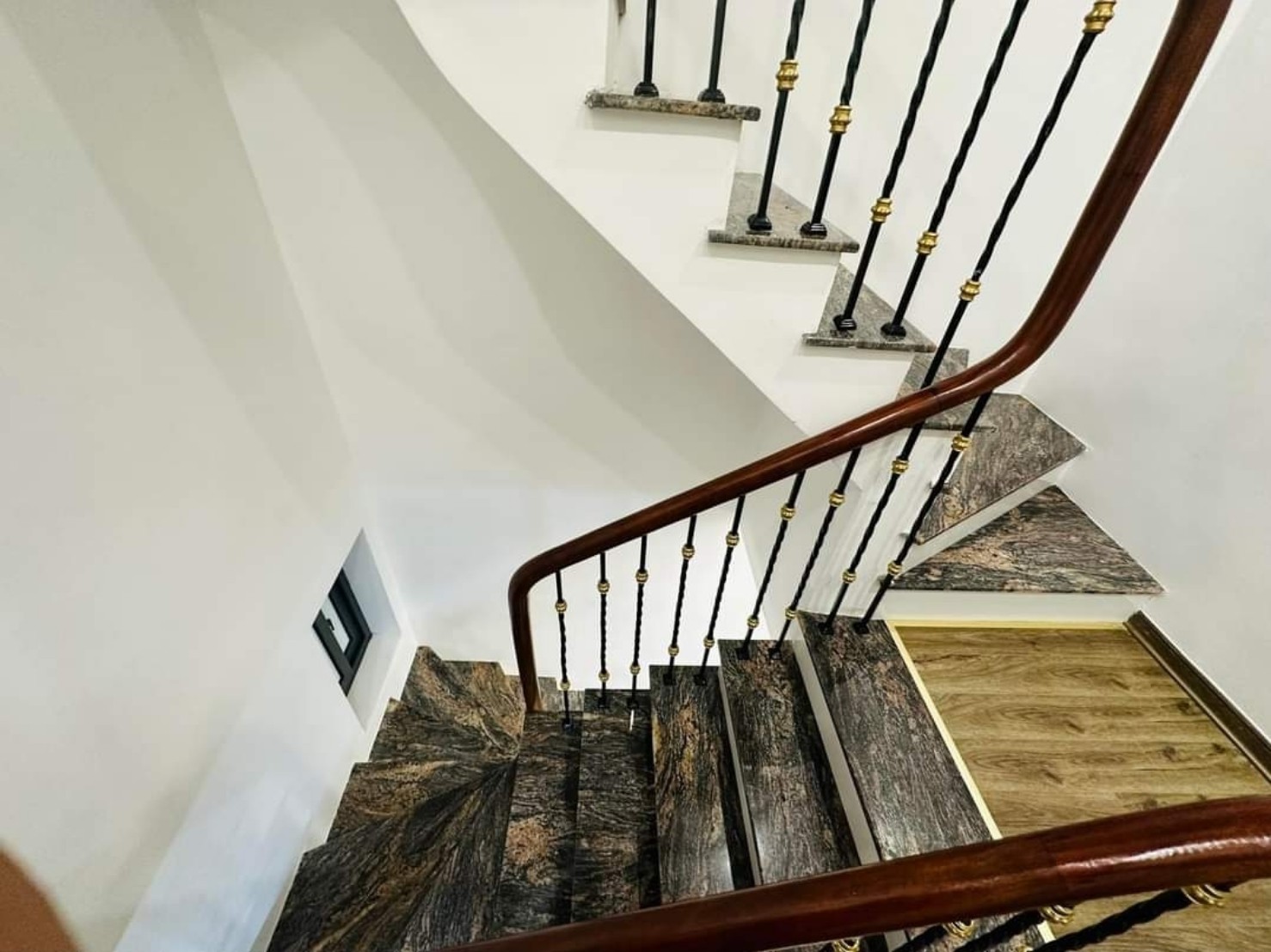 Cực Hot! Bán nhà Miếu Đầm, Mễ Trì. Ngõ ô tô. 65m2 x 4T, hơn 7 tỷ.