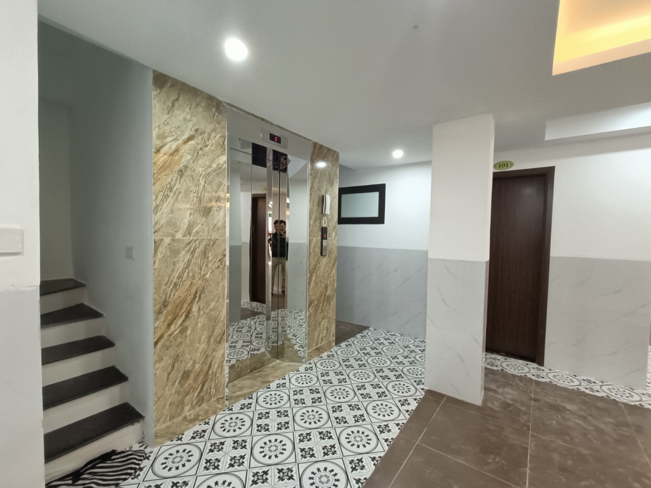 NHÀ DÒNG TIỀN CCMN MỸ ĐÌNH- 15 PHÒNG~900 TR.NĂM - 65M x 7T MT 7M CHỈ 9 TỶ 5.