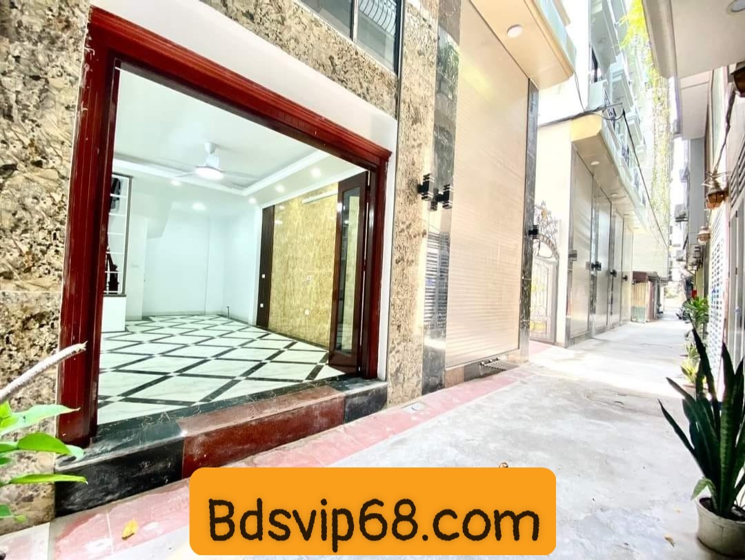 Bán nhà đẹp nội thất xịn sò vài bước chân ra phố Lê Văn Lương 30m2, 6 tầng giá 4.95 tỷ