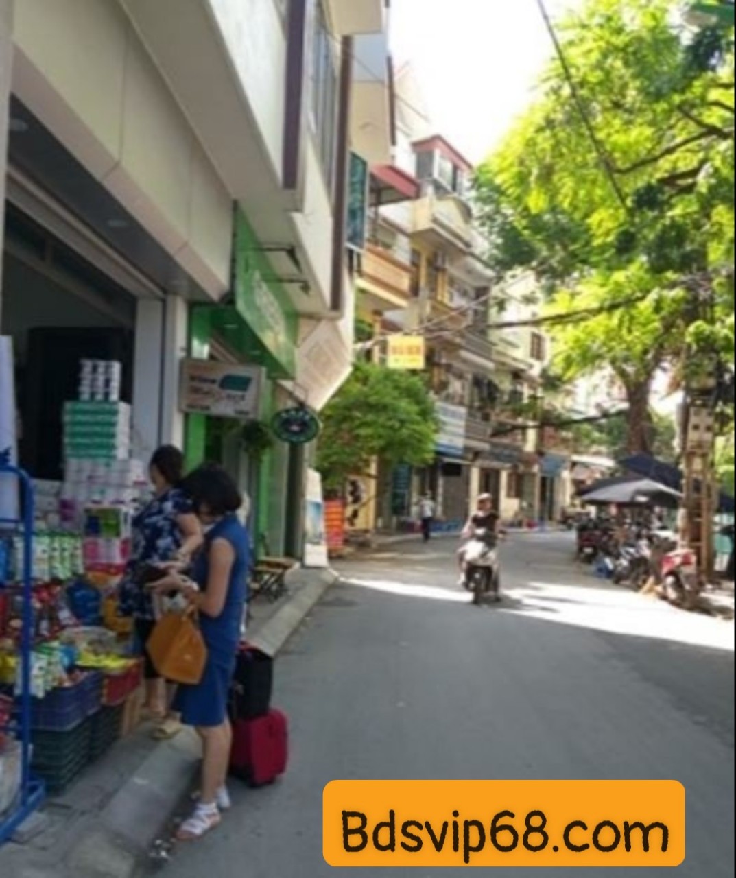 “Cực sốc” bán đất tặng nhà, mặt phố Cự Lộc, lô góc siêu hiếm, sổ đỏ vuông vắn giá chỉ 6.4 tỷ.