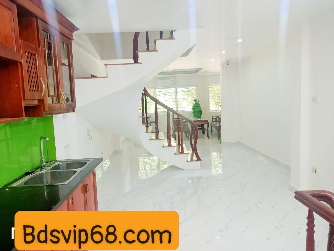 Bán nhà đẹp phố Khương Trung, ngõ ô tô tránh có vỉa hè, view mặt hồ, hai mặt thoáng, 50m2, 5 tầng giá 9.5 tỷ.