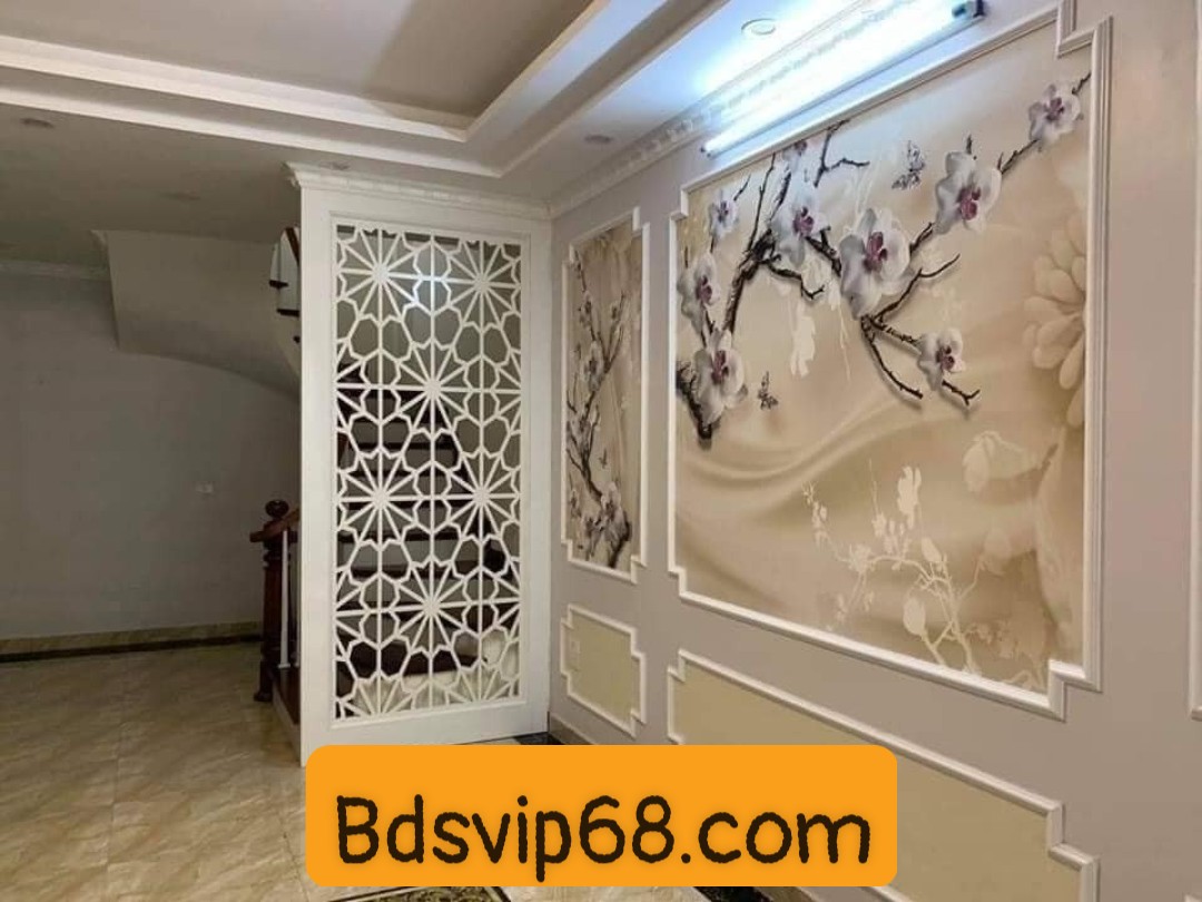 Bán nhà trung tâm Cầu Giấy, 30m2 6 tầng, 10m ra ô tô tránh, gần hồ thoáng mát giá 5.3 tỷ.