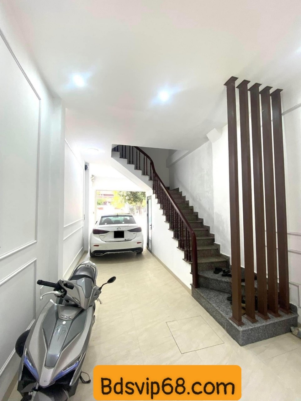 Cần bán tòa CHUNG CƯ MINI hai mặt thoáng ô tô 7 chỗ đỗ trong nhà, phố Đại Linh, Nam Từ Liêm giá 5.9 tỷ.