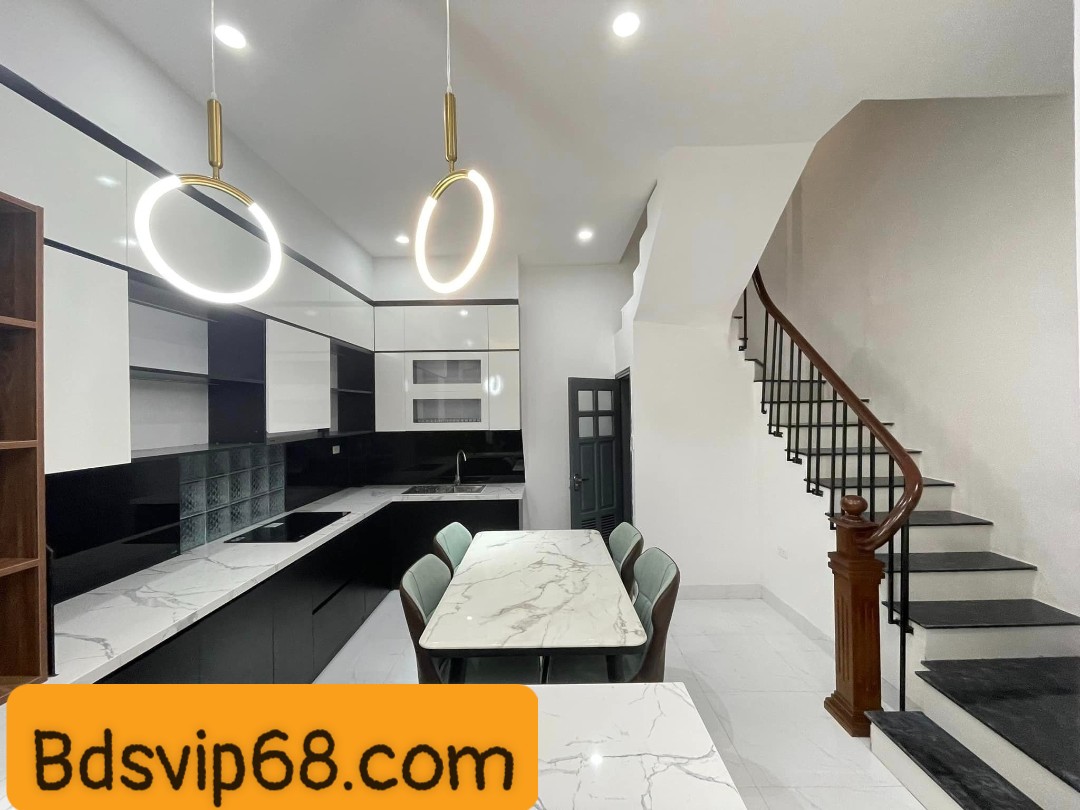 Cần bán nhà đẹp, lô góc, 20 bước chân ra phố Bùi Xương Trạch, gara ô tô tầng 1, 52 m2, mặt tiền 5m, giá chỉ 6.65 tỷ.