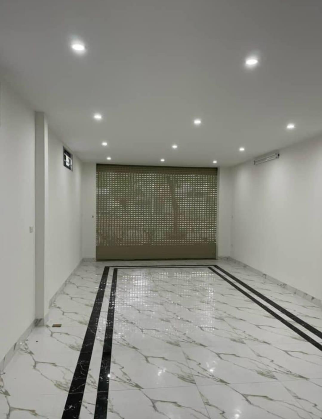 BÁN NHÀ NGÕ 313 LĨNH NAM QUẬN HOÀNG MAI - 42M 6 TẦNG MT 5M - NHÀ ĐẸP MẶT TIỀN RỘNG 7 PHÒNG NGỦ THOÁNG TRƯỚC SAU GẦN CHỢ ĐÊM.