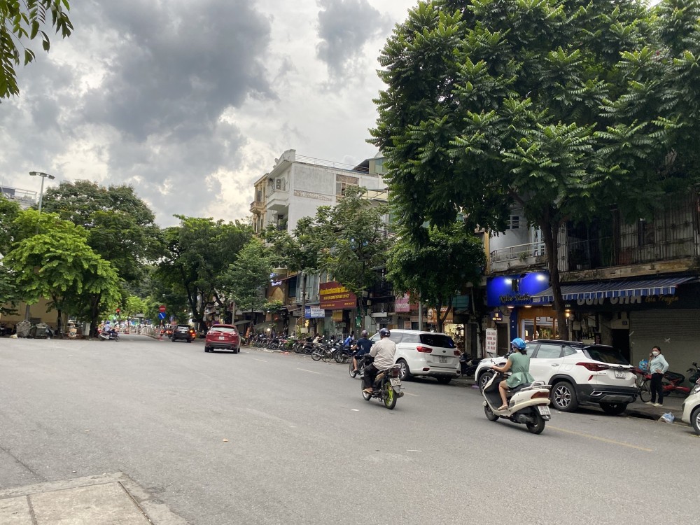 Cho thuê nhà mặt phố Cửa Nam 120m2 - 2 tầng - 90tr/tháng.