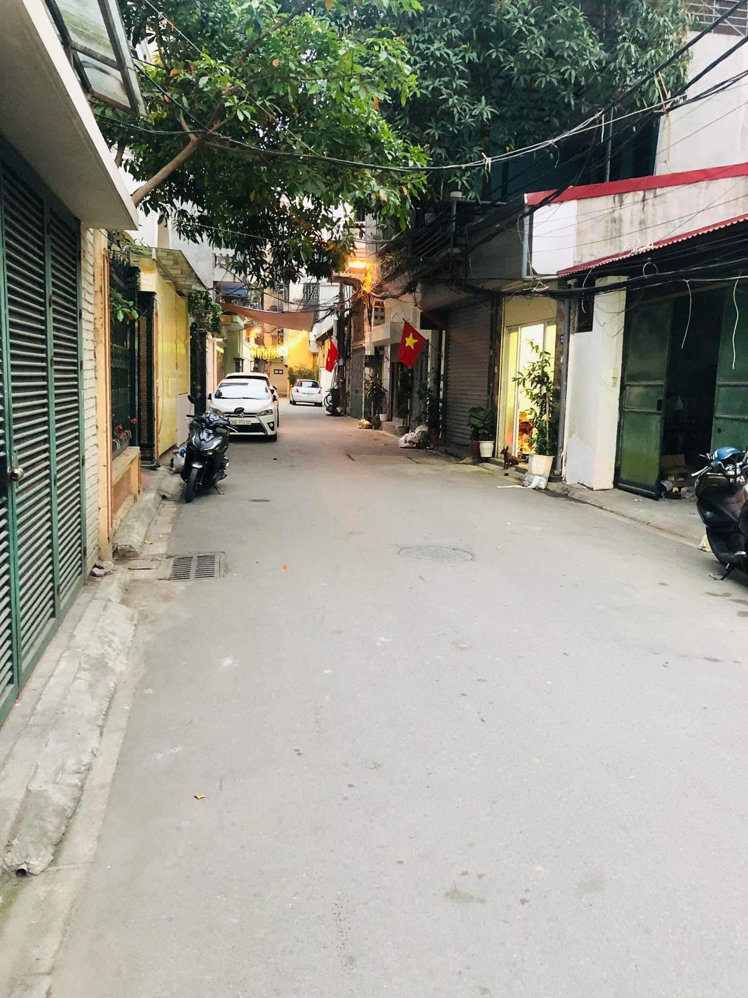 CẦN BÁN GẤP NHÀ TAI LONG BIÊN, Ô TÔ VÀO NHÀ, NHÀ CŨ 1 TẦNG.