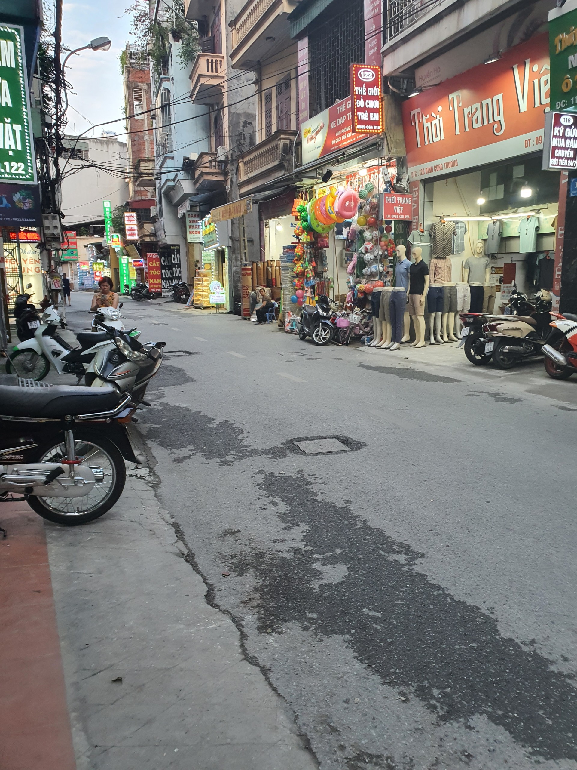 Bán Nhà Mặt Phố Định Công - Hoàng Mai, Sầm Uất, DT 62m2, Nhà C4, Giá 8.9tỷ