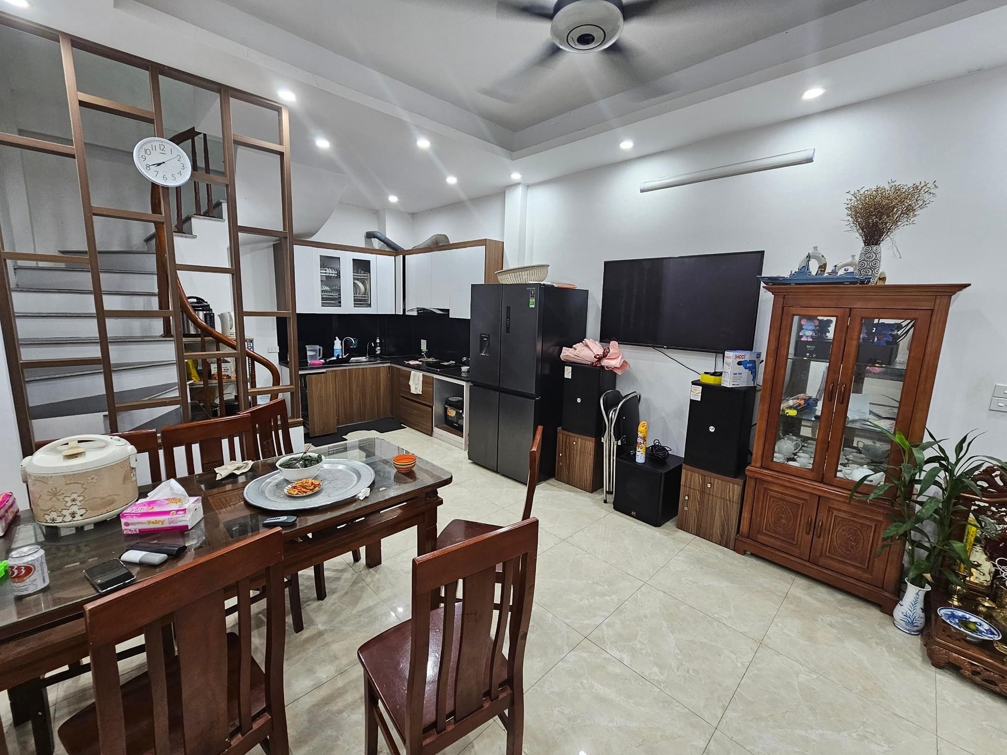 BÁN NHÀ THANH ĐÀM QUẬN HOÀNG MAI - 30M 5 TẦNG MT 4M - NGÕ TRƯỚC NHÀ 3M NHÀ ĐẸP NỞ HẬU GẦN PHỐ Ở SƯỚNG.