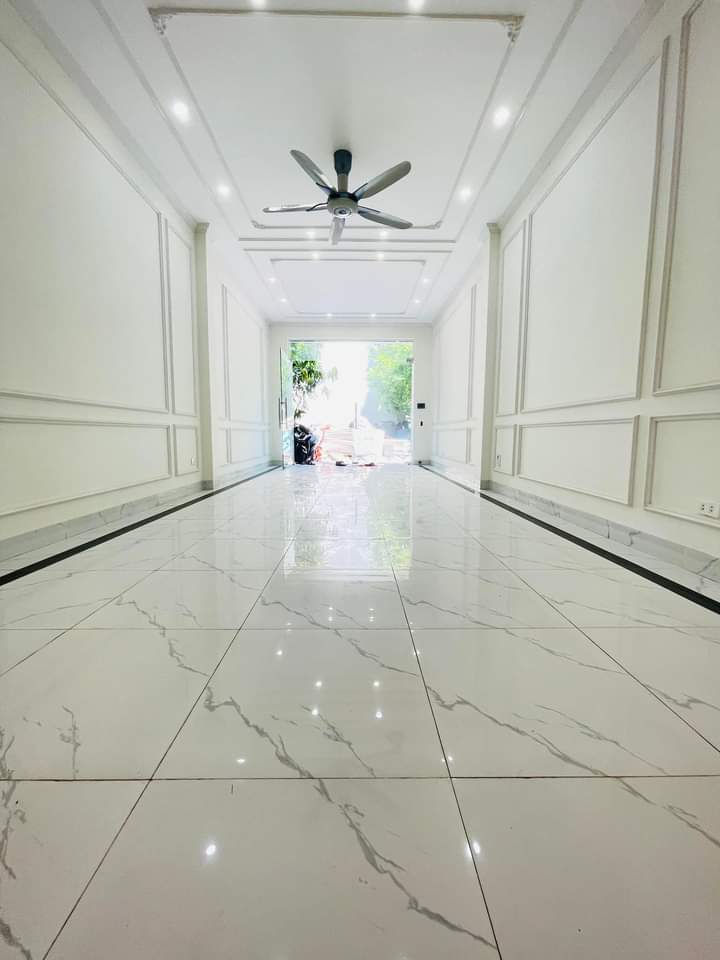 Cần bán gấp nhà ở Ngô Đình Mẫn) Bờ Hội La Khê, Hà Đông Diện tích: 48m Nhà xây: 5 tầng Mặt tiền: 3.9m Giá: 8.3 tỷ.